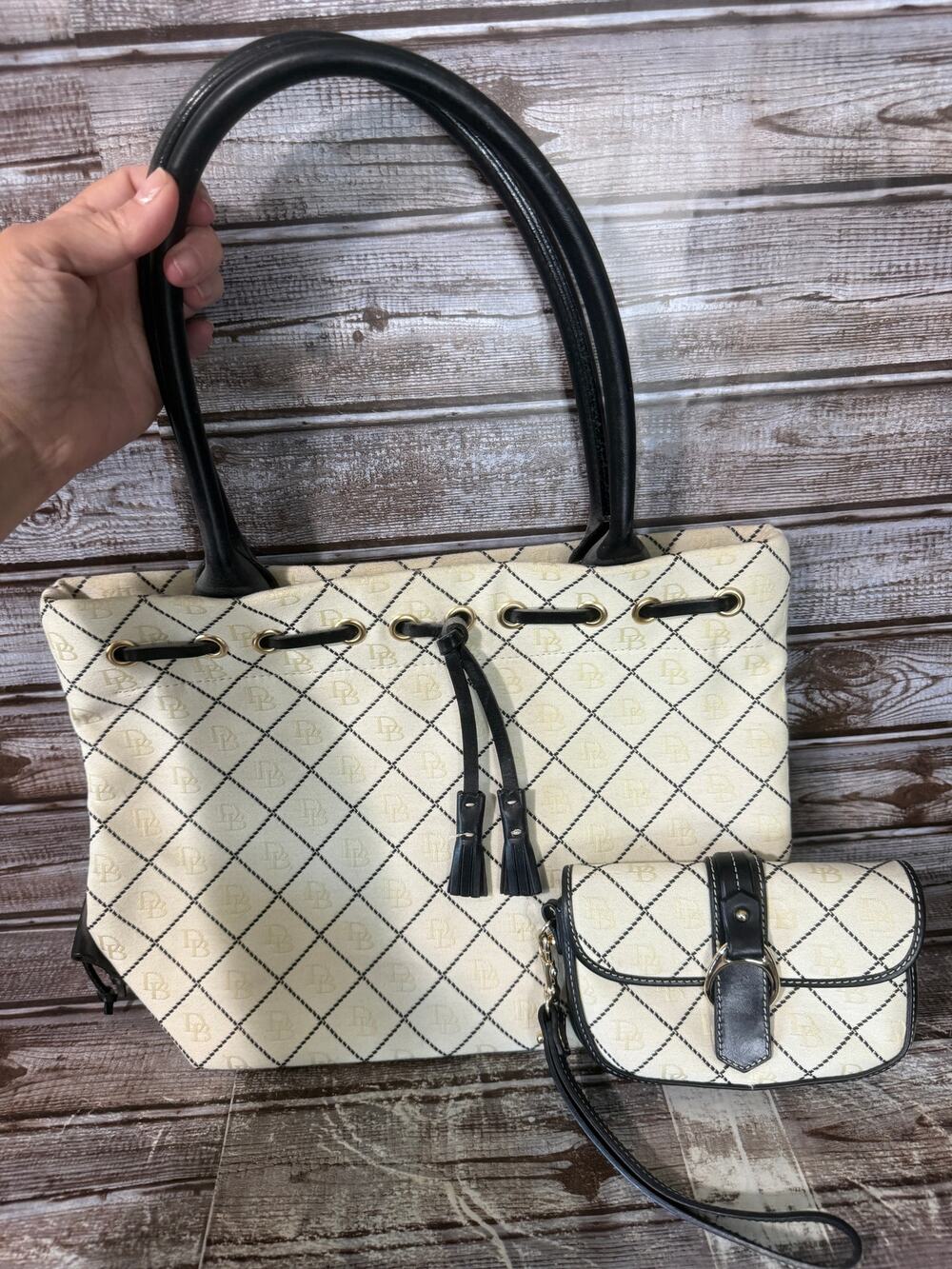 Signature Dooney & Bourke Handbag with Bonus wristlet